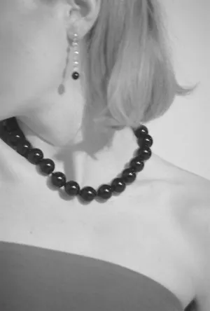 Egg Earrings w/Onyx