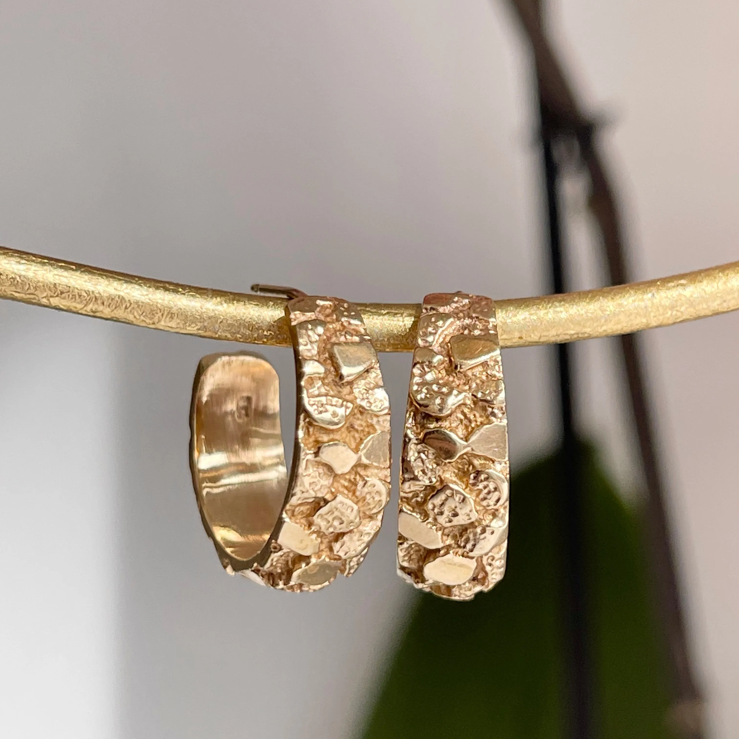 Estate 14KT Yellow Gold Nugget Tapered Hoop Earrings