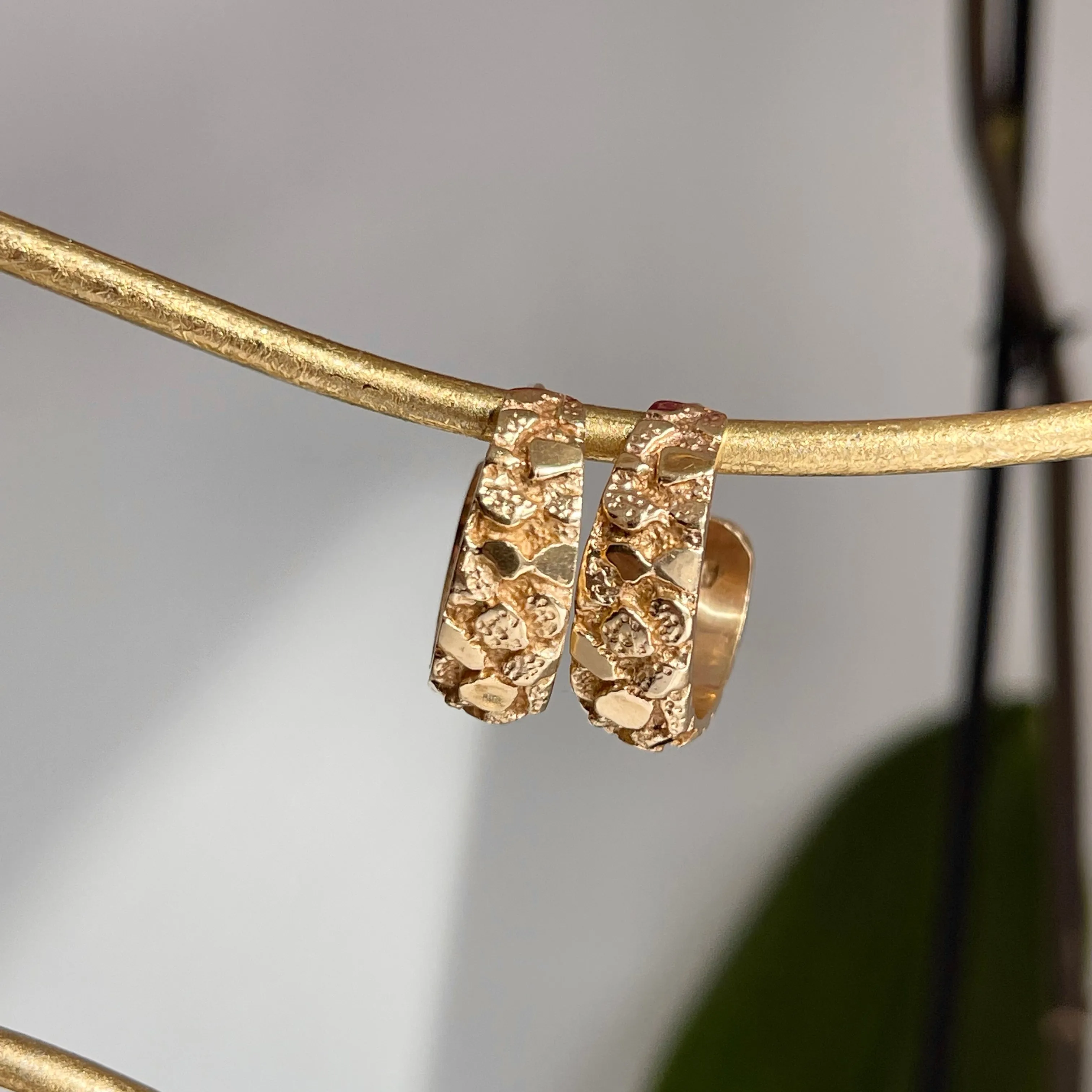 Estate 14KT Yellow Gold Nugget Tapered Hoop Earrings