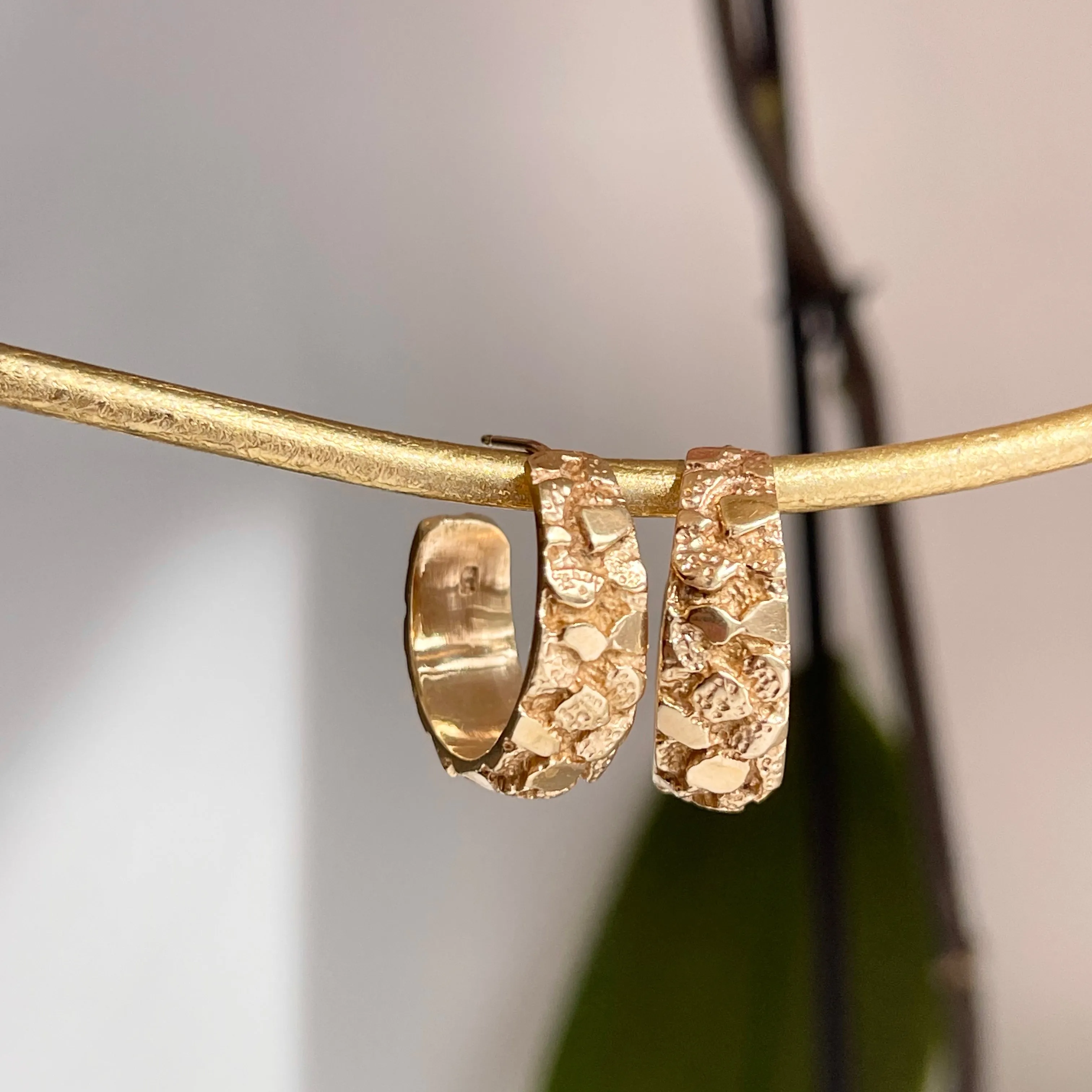 Estate 14KT Yellow Gold Nugget Tapered Hoop Earrings