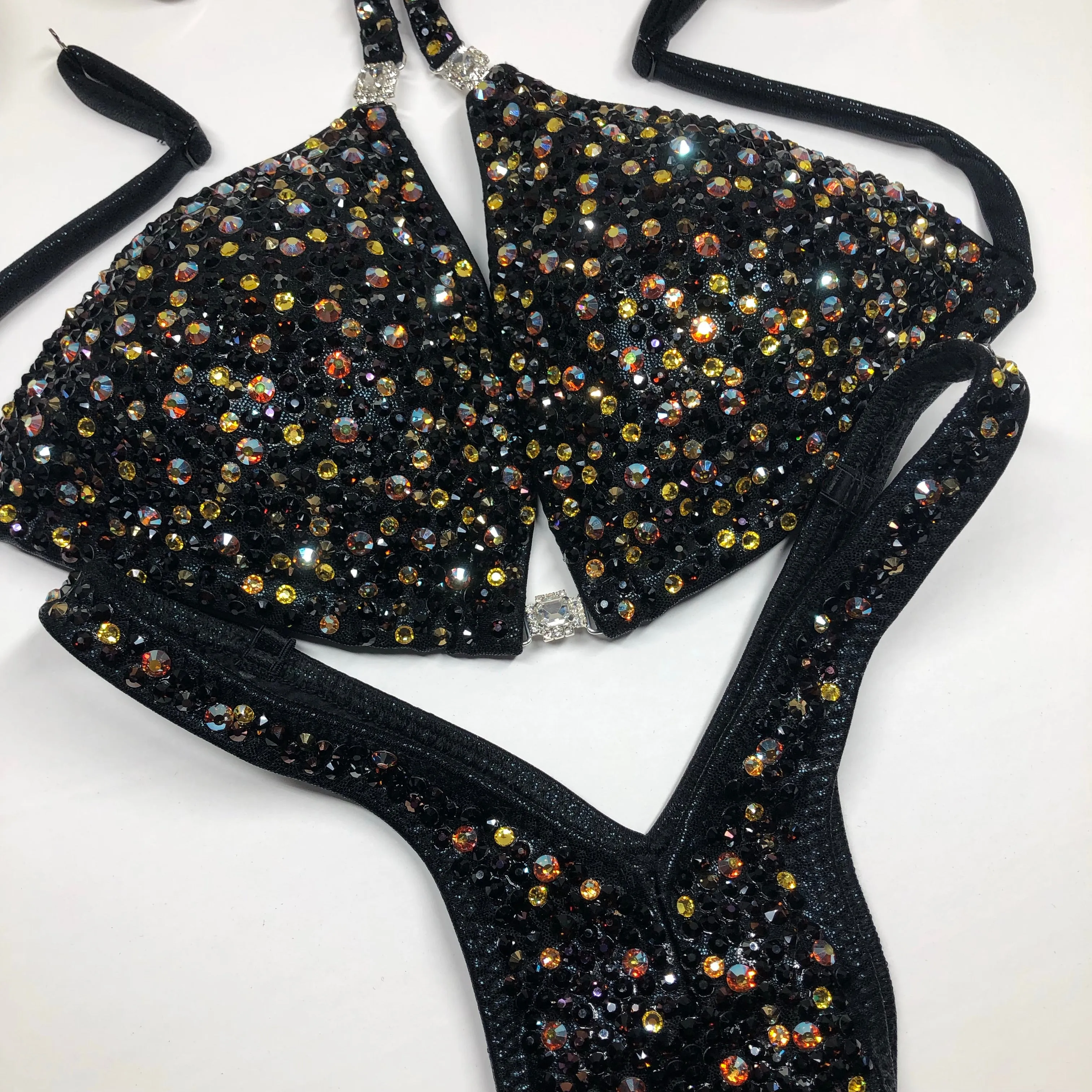 Figure / Black Gold Nugget 🖤✨