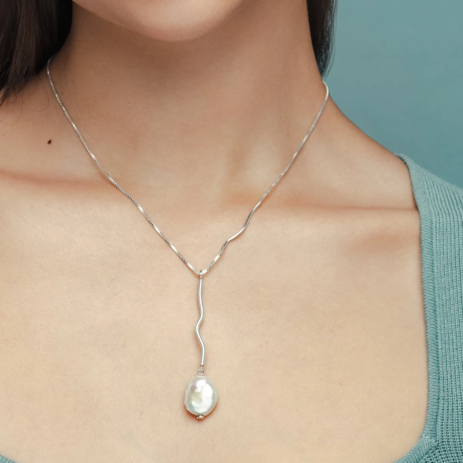 FLOURISH PEARL NECKLACE