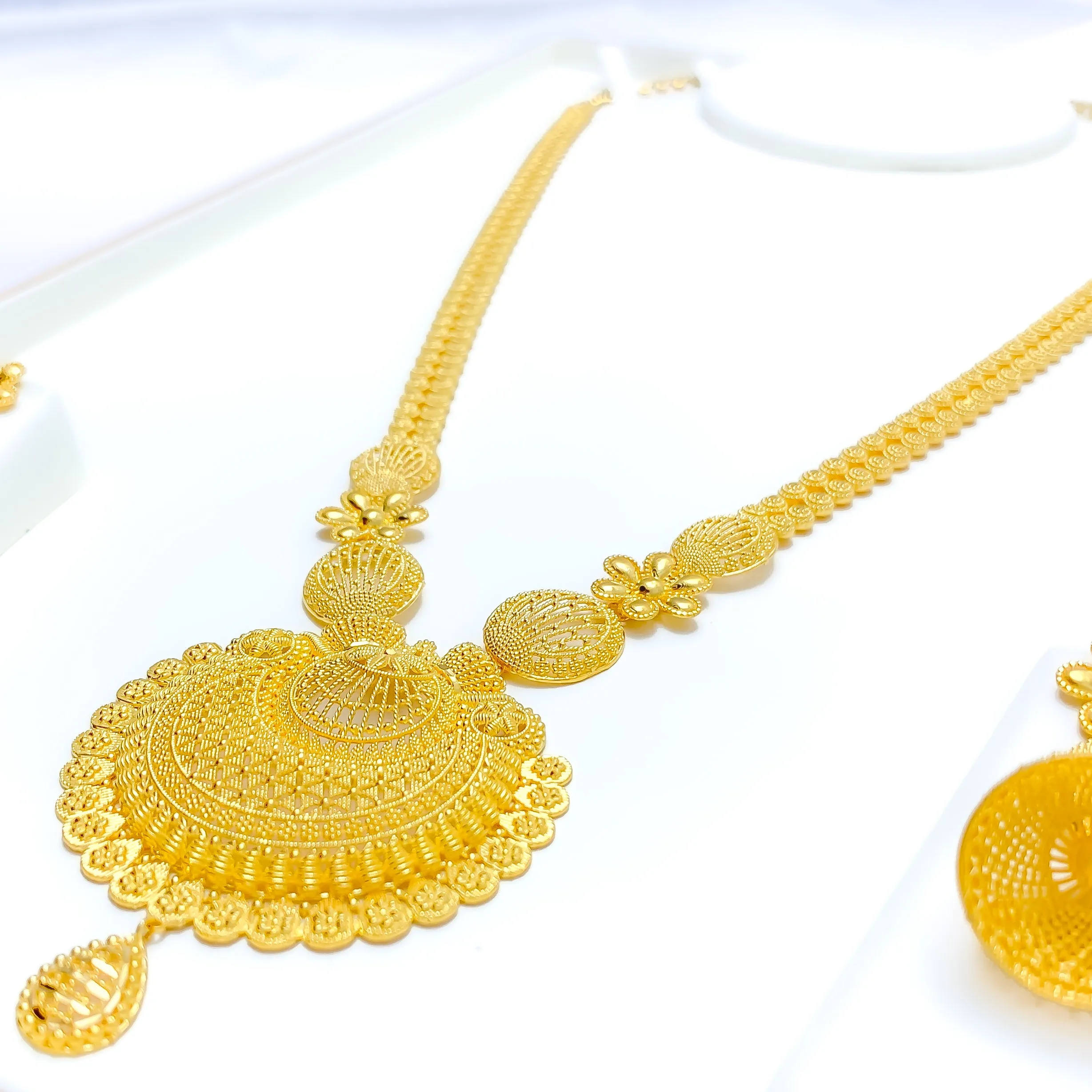 Impressive Netted Flower 22k Gold Long Necklace Set