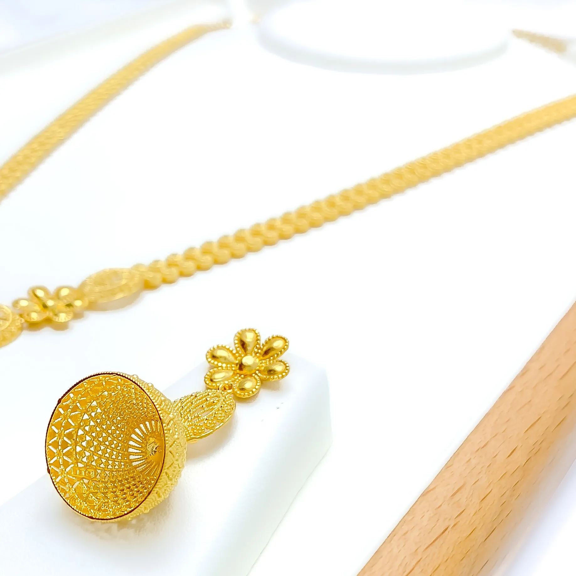 Impressive Netted Flower 22k Gold Long Necklace Set