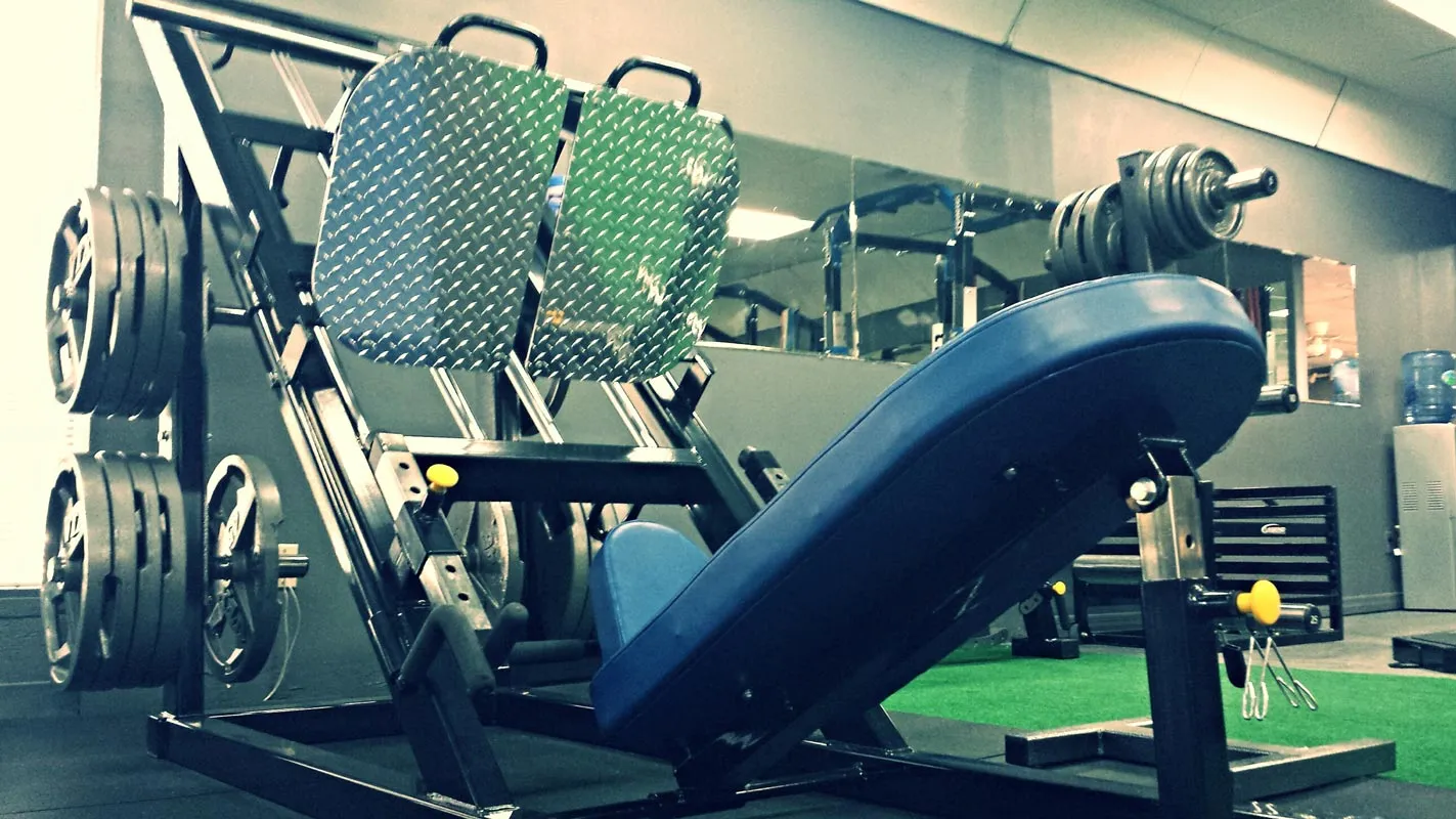 LEGEND FITNESS UNILATERAL ANGLED LEG PRESS - 3308