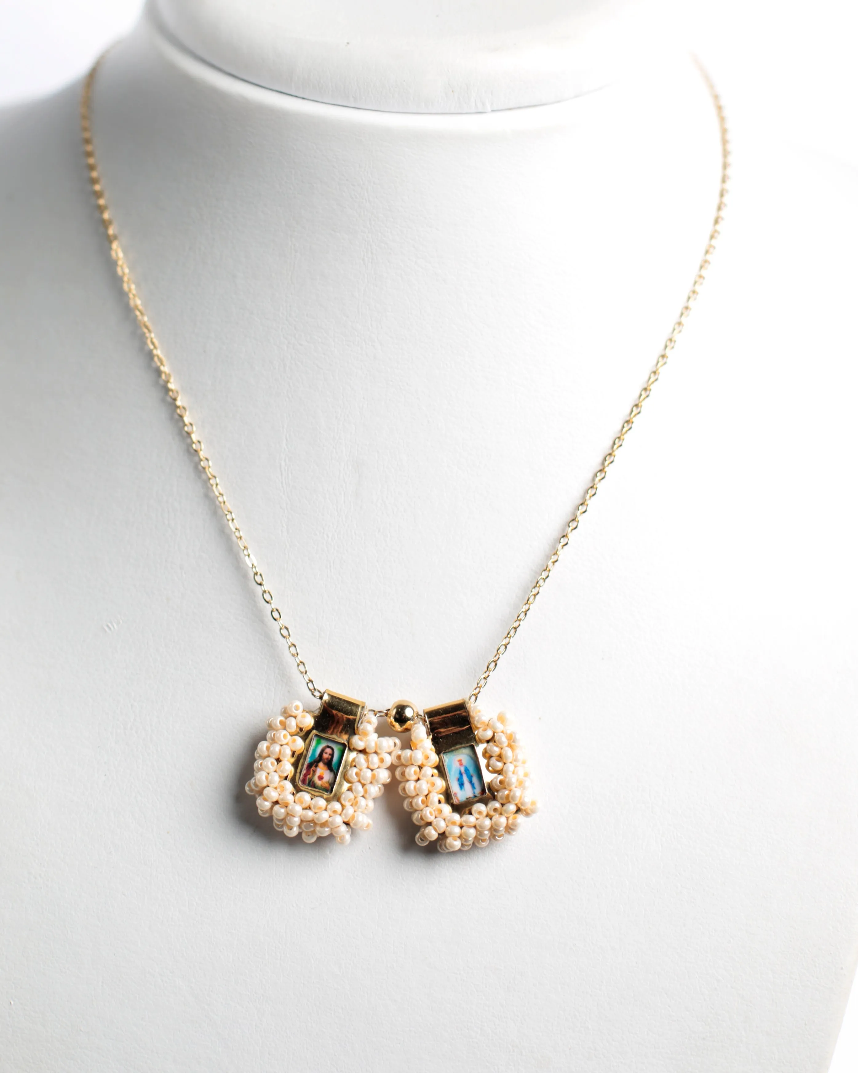 MINI SCAPULARS BEIGE NECKLACE