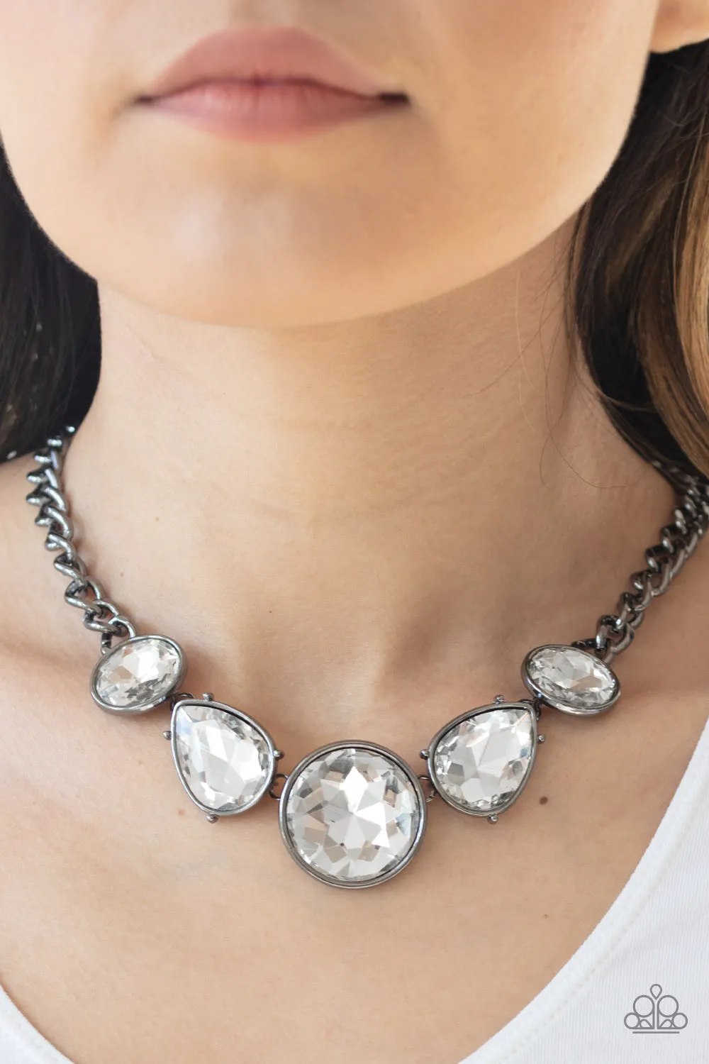 Paparazzi - All The Worlds My Stage - Black Necklace