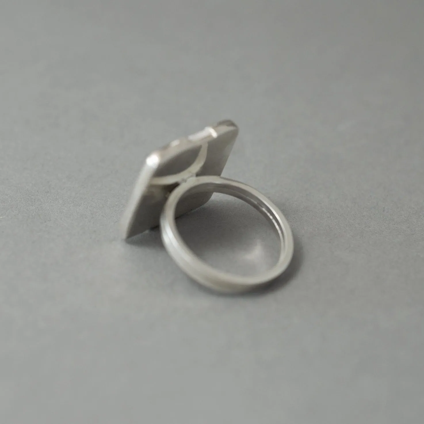 SILVER VEINED QUARTZ RING