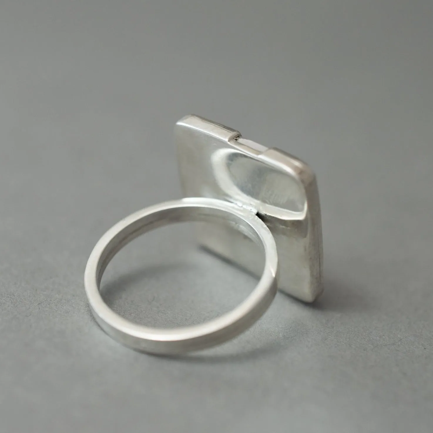 SILVER VEINED QUARTZ RING