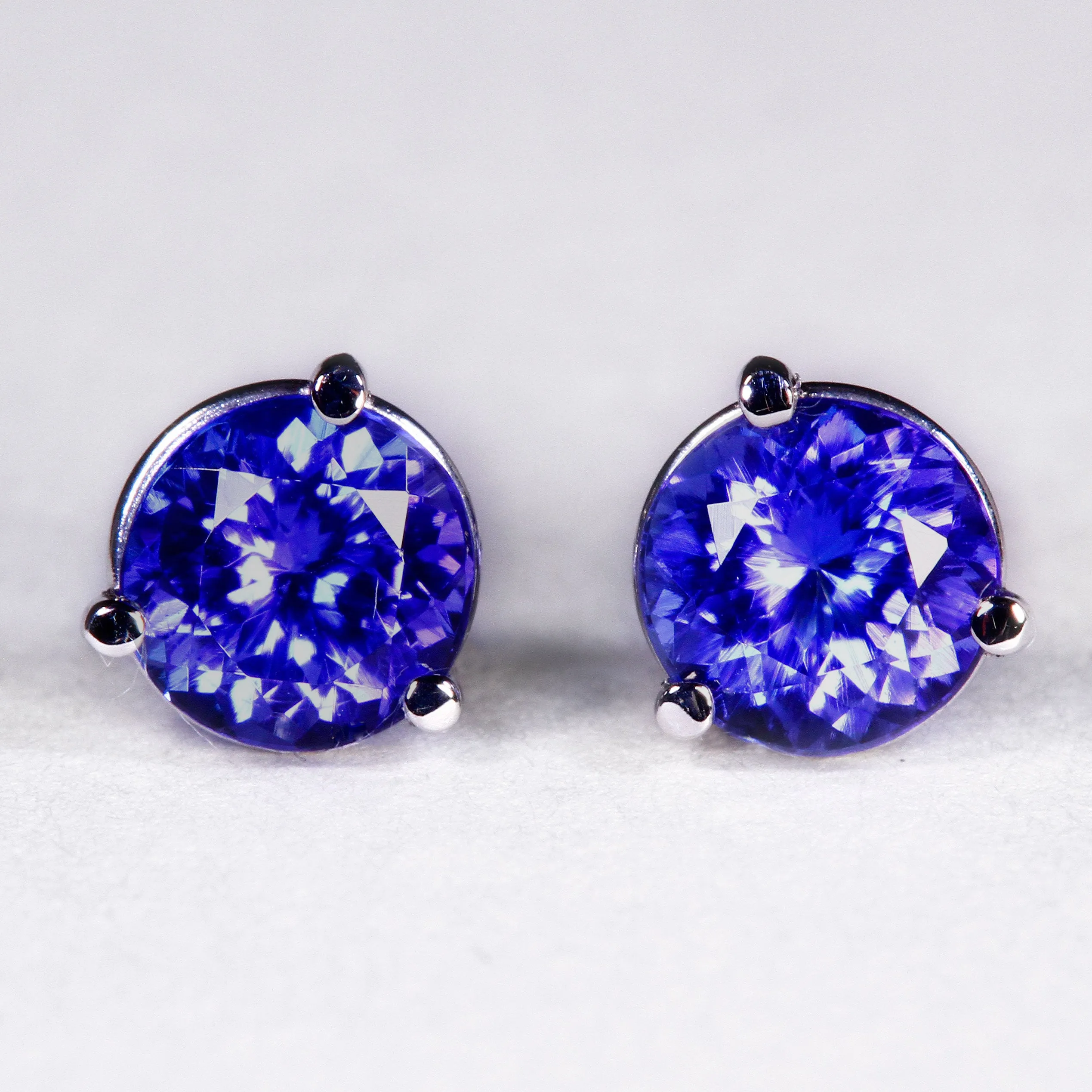 Tanzanite Earrings 1.60 Carat BVV Color