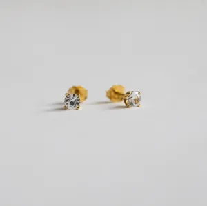 The White Sapphire Stud