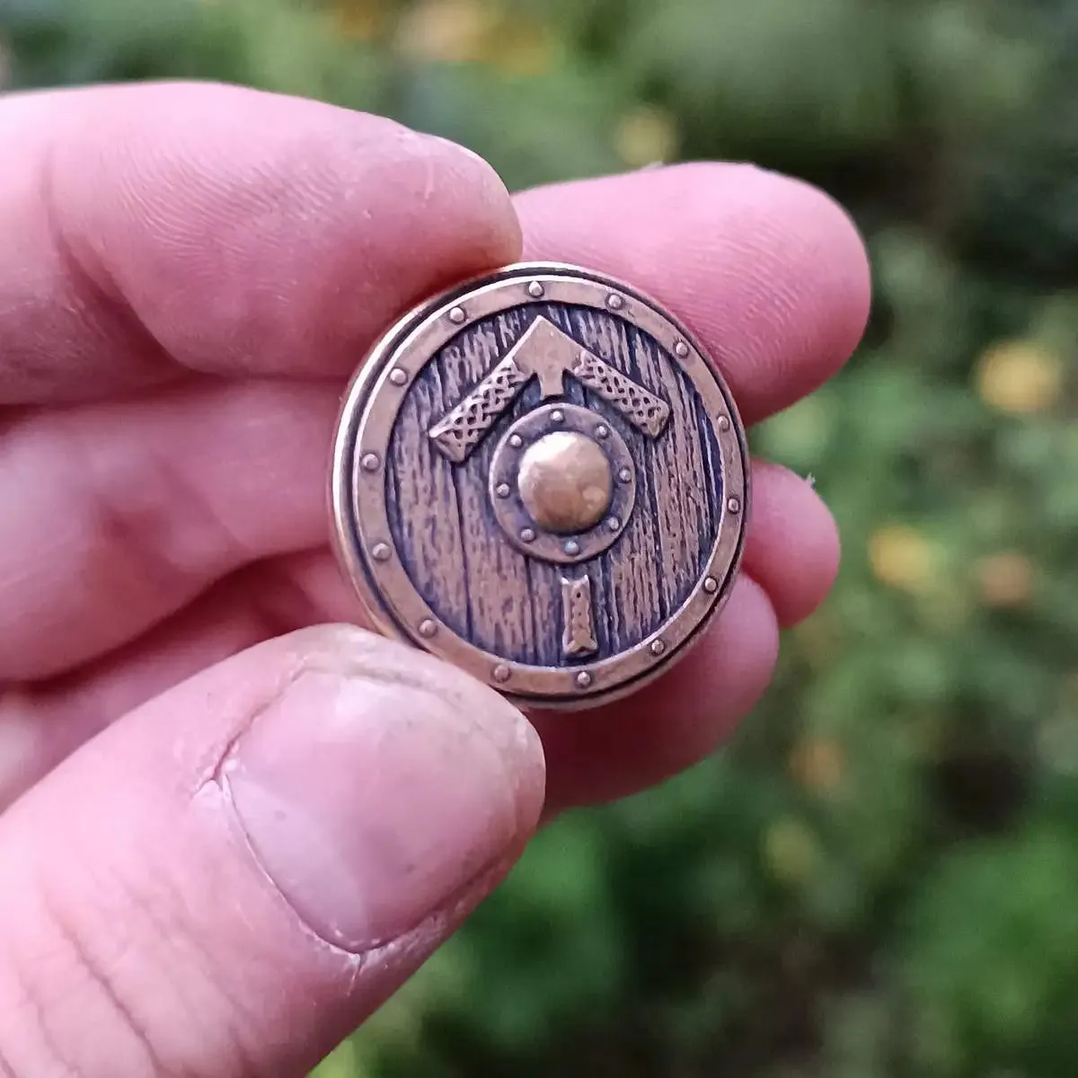 Viking shield paracord bead