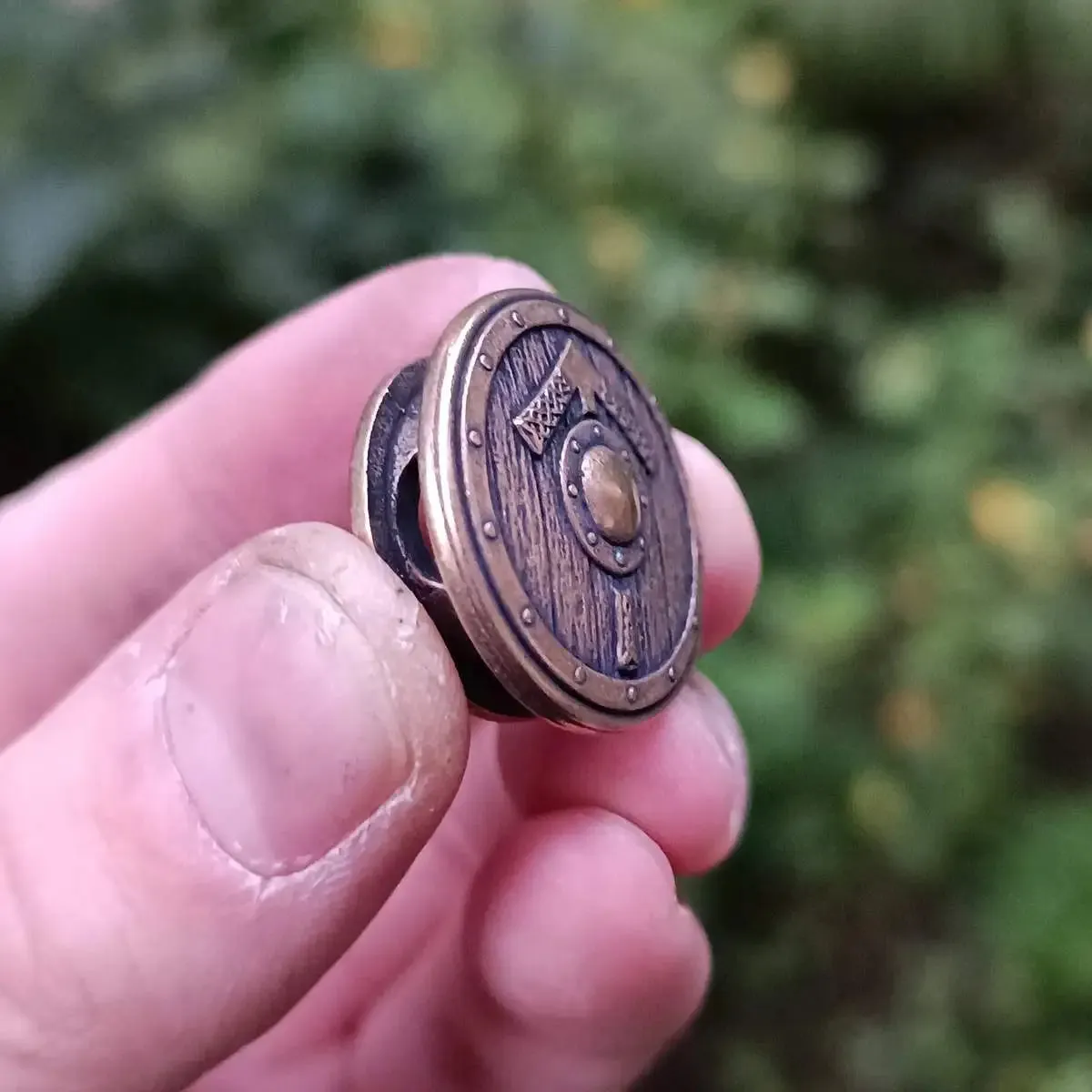 Viking shield paracord bead